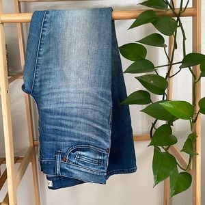 Madewell Mid-Rise ‘Skinny Skinny’ in size 25.
